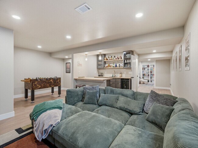 Building Photo - 5029 Long Dr