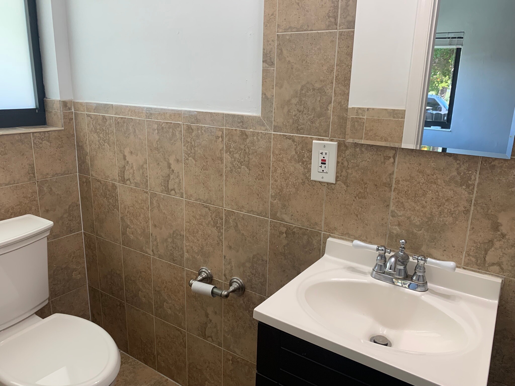 Building Photo - 1975 SW 17th Ct