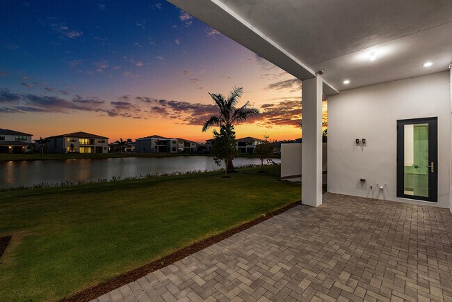 Building Photo - 9516 Riverside Pk Dr