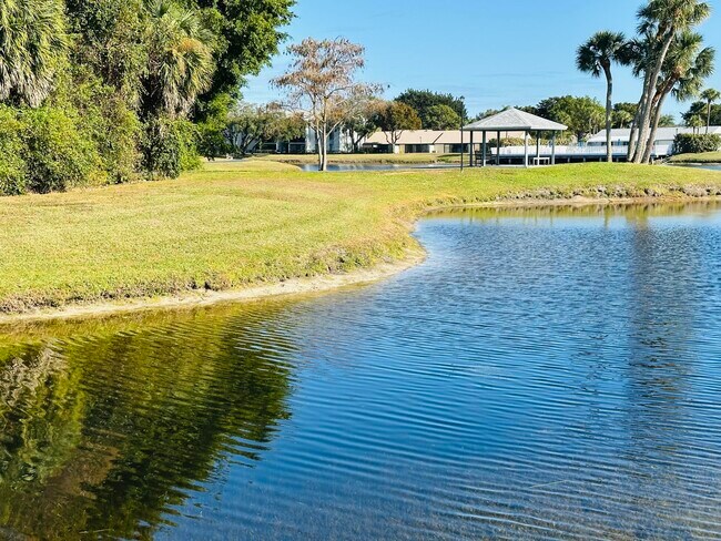 Building Photo - 1007 Green Pine Blvd