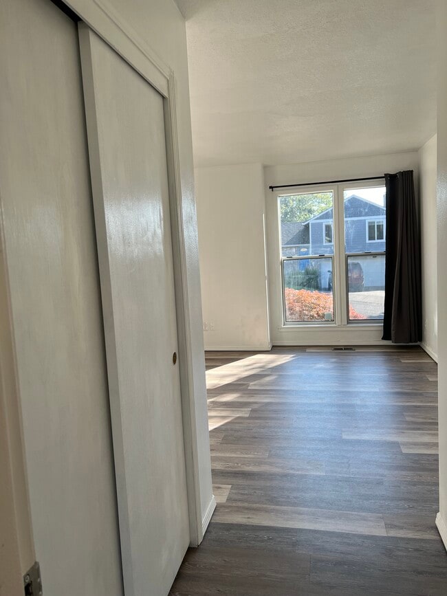 Building Photo - 15021 SE 130th Dr