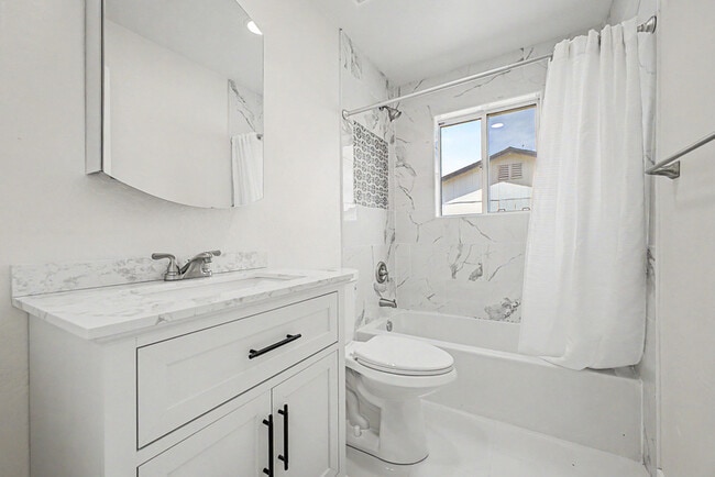 Building Photo - 3430 E Poinsettia Dr