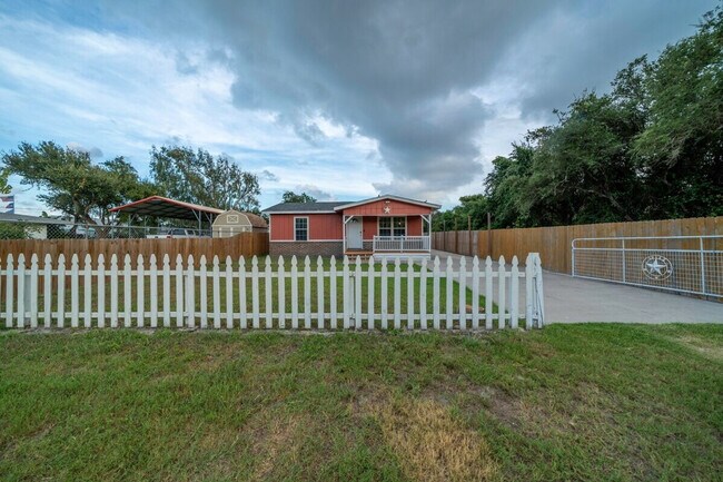 Building Photo - 1131 S 8th St