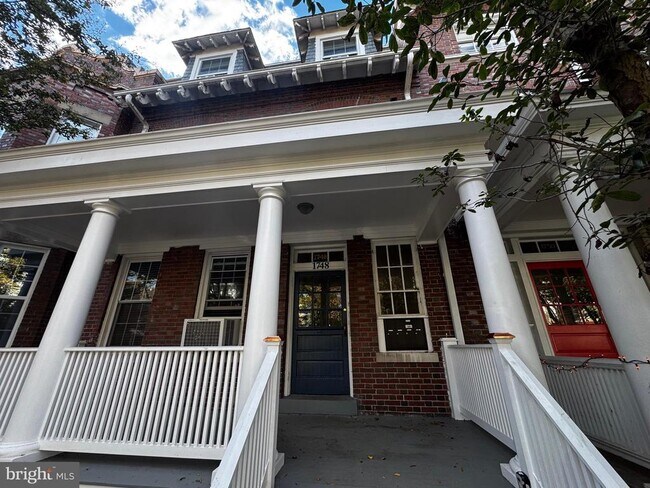 Building Photo - 1748 Lamont St NW