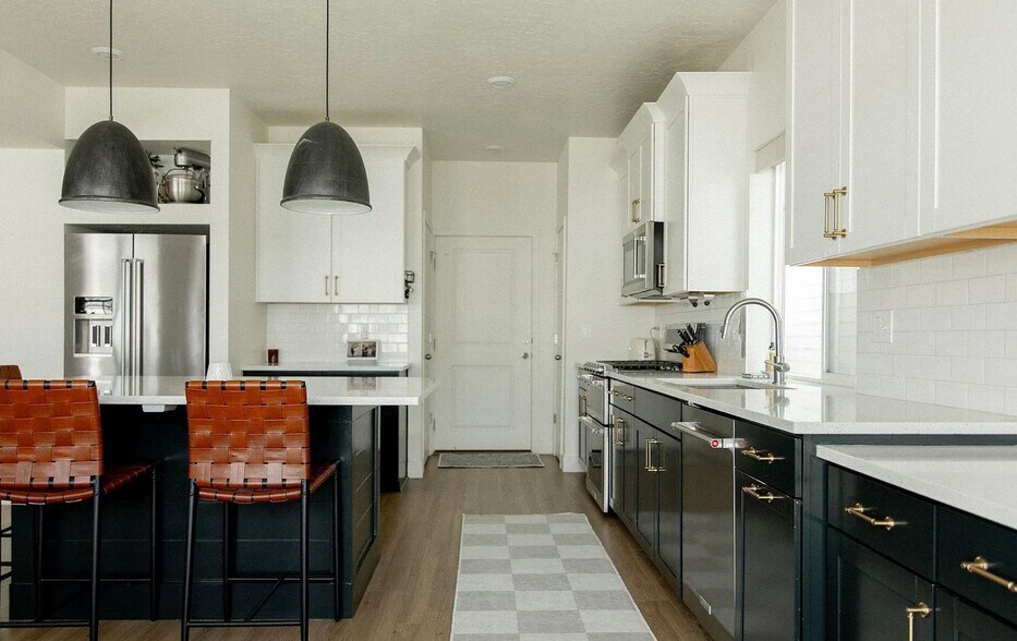 Building Photo - 4122 W Red Clover Dr