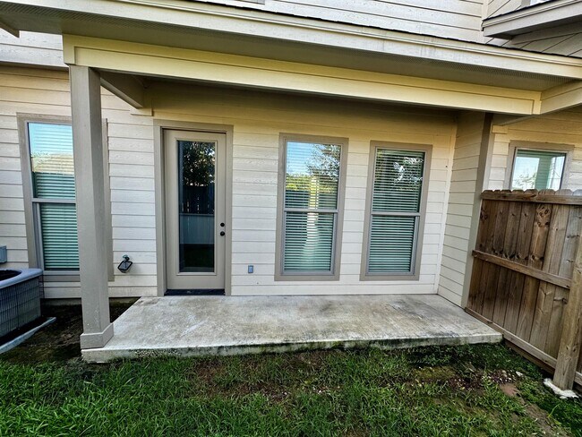 Building Photo - 5100 Westgate Ln
