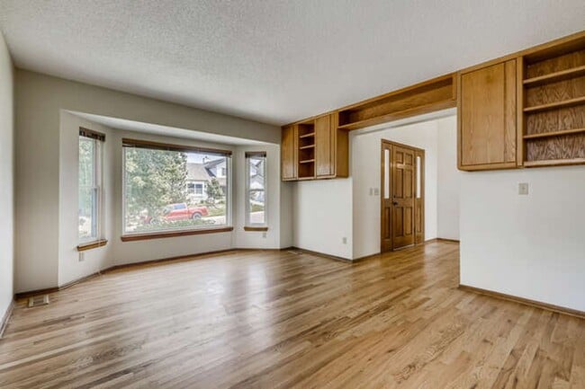 Building Photo - 9151 Kenwood Ct