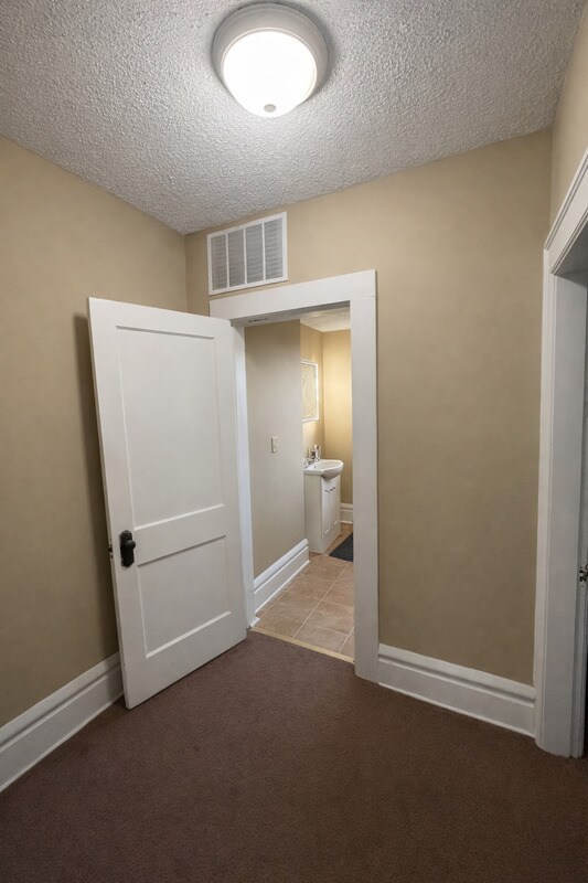 Building Photo - 1115-15 E 18th Ave