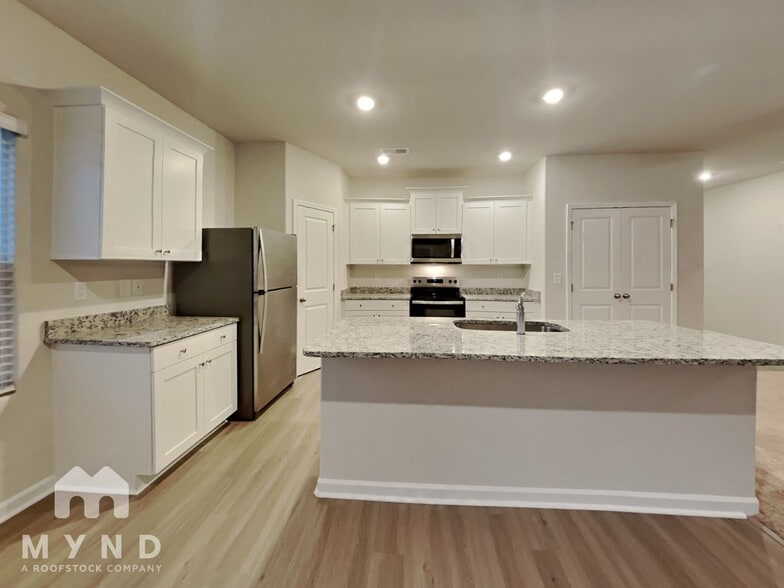 Building Photo - 325 Ivy Bank Dr