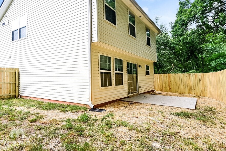 Building Photo - 1666 Hallmark Hills Dr