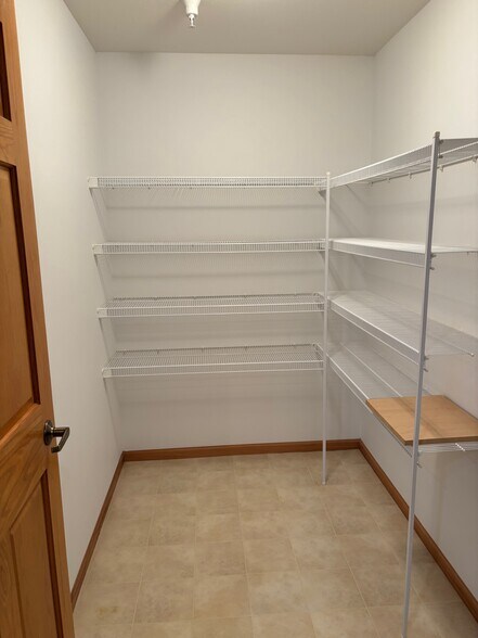 Building Photo - 3634 Calvert Rd