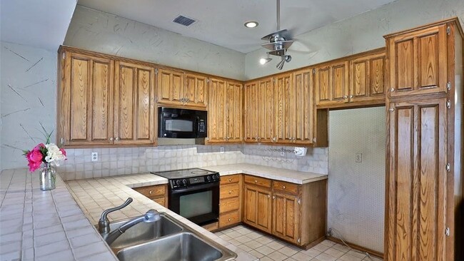 Building Photo - 5273 Sherbrooke Ln