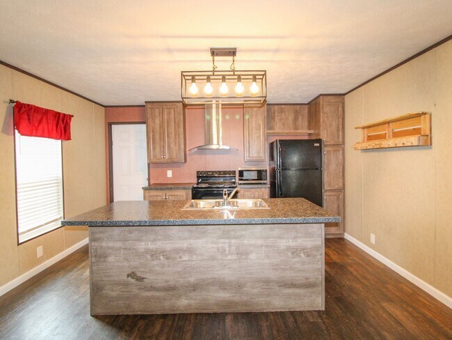 Building Photo - Nice home on a wooded lot! Minutes from Athens!