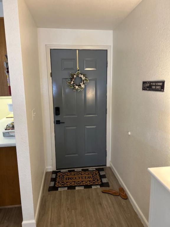 Building Photo - 563 Primrose Dr