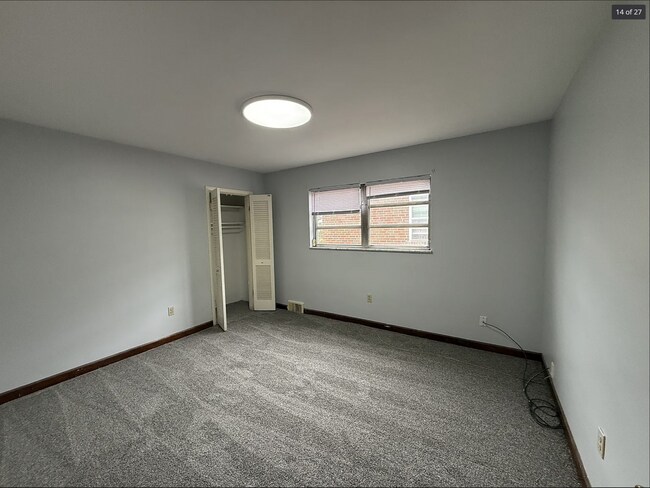 Building Photo - Elm park