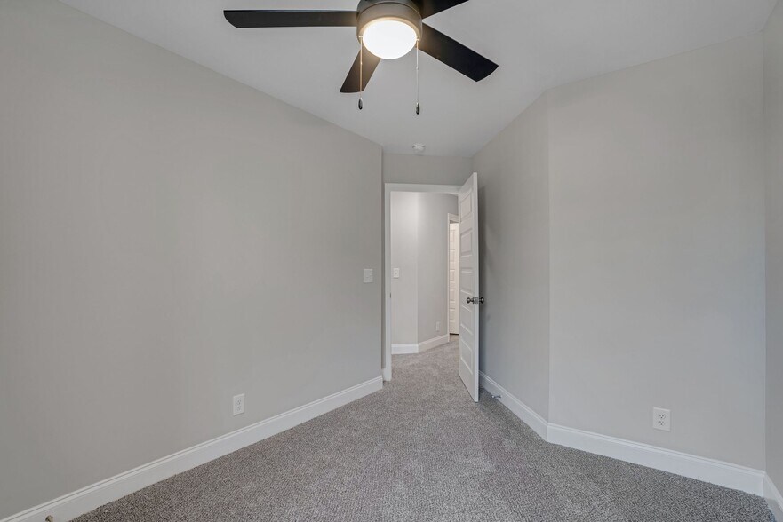 Building Photo - Excell Pointe 2 Bedroom Townhomes