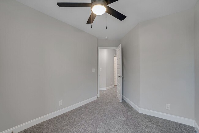 Building Photo - Excell Pointe 2 Bedroom Townhomes
