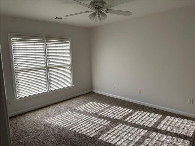 Building Photo - 1296 Dunwoody Cove