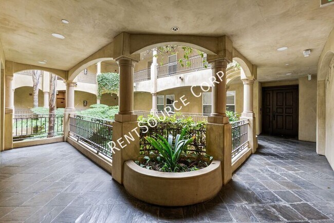 Building Photo - 12044 Hoffman St