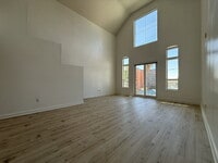 Building Photo - Penthouse Loft in Prime Downtown Location!