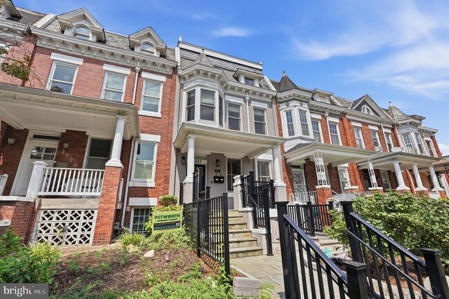 Building Photo - 1343 Otis Pl NW