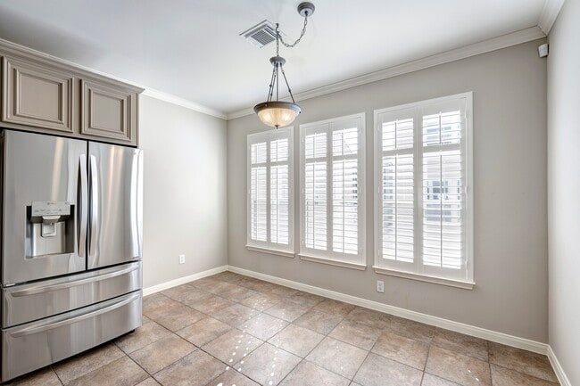 Building Photo - 2915 W Dallas St