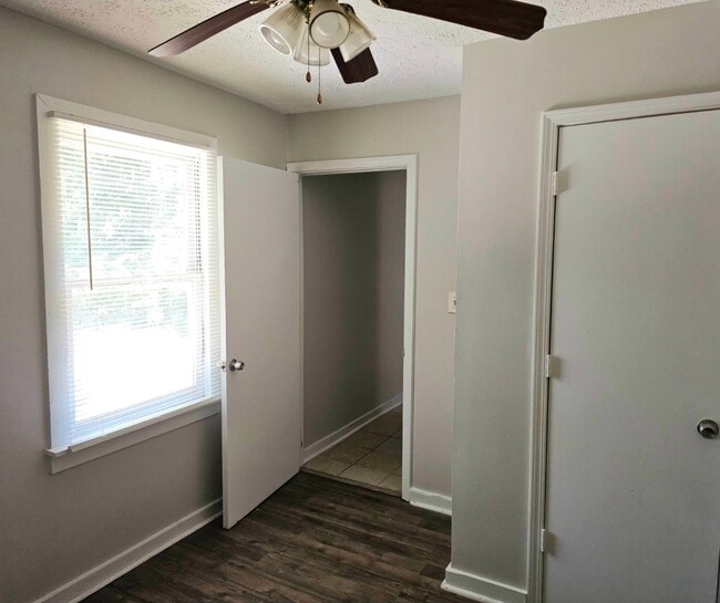 Building Photo - 422 Meriwether St