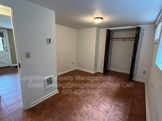 Building Photo - 6915 N Philadelphia Ave