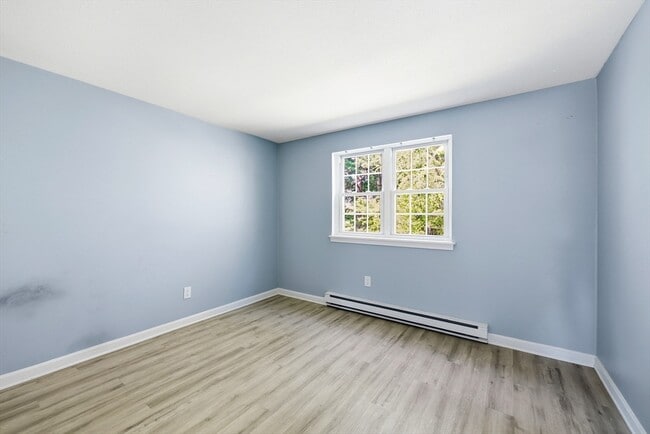 Building Photo - 8 Maple Crest Cir