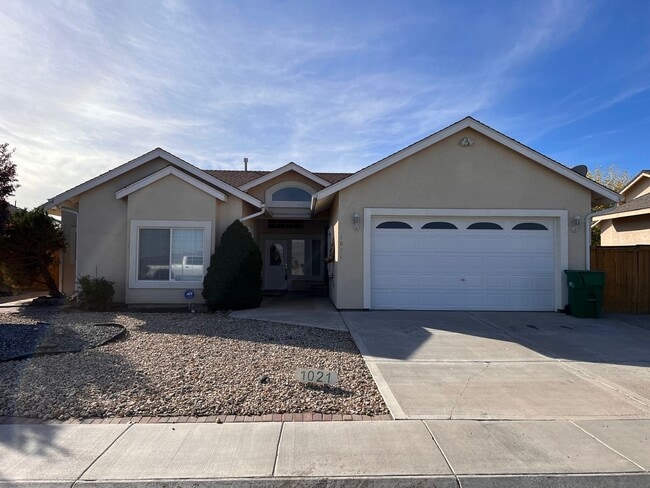 Building Photo - 3-bedroom home in Desert Lakes Golf Community