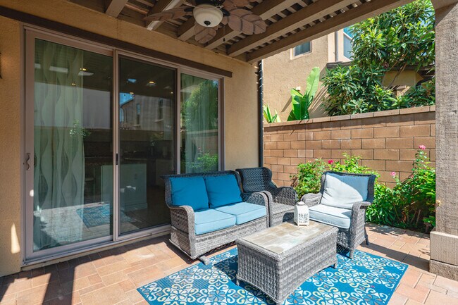 Building Photo - 110 Sugar Cane