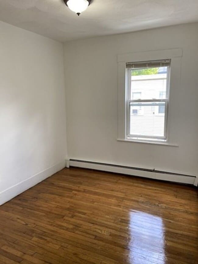 Building Photo - 148 5th St