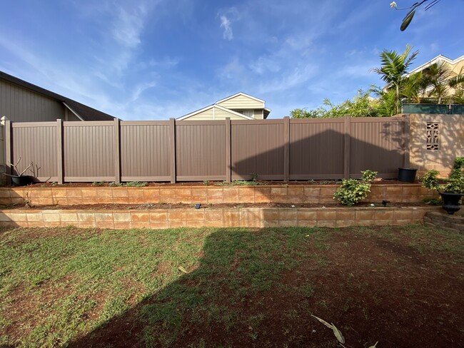 Building Photo - 95-696-696 Makaiolani St