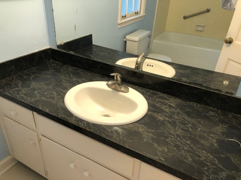 Spacious bathroom (Shared) - 2402 Delgado Dr