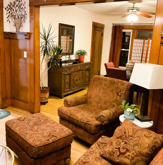 Building Photo - 735 Amherst St