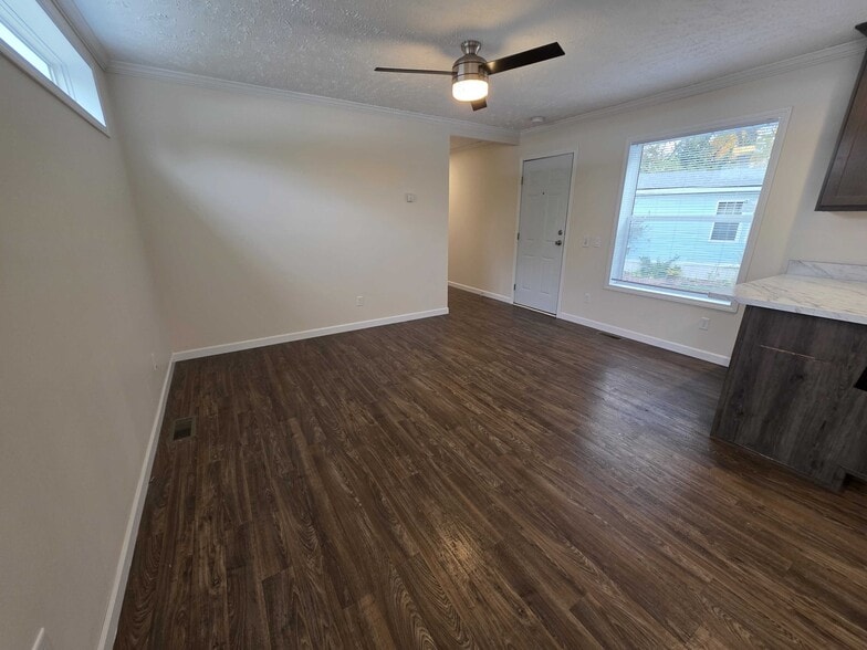 Building Photo - 3668 Willow Ct