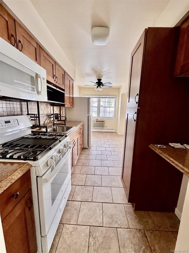 Building Photo - 7 Colonial Rd