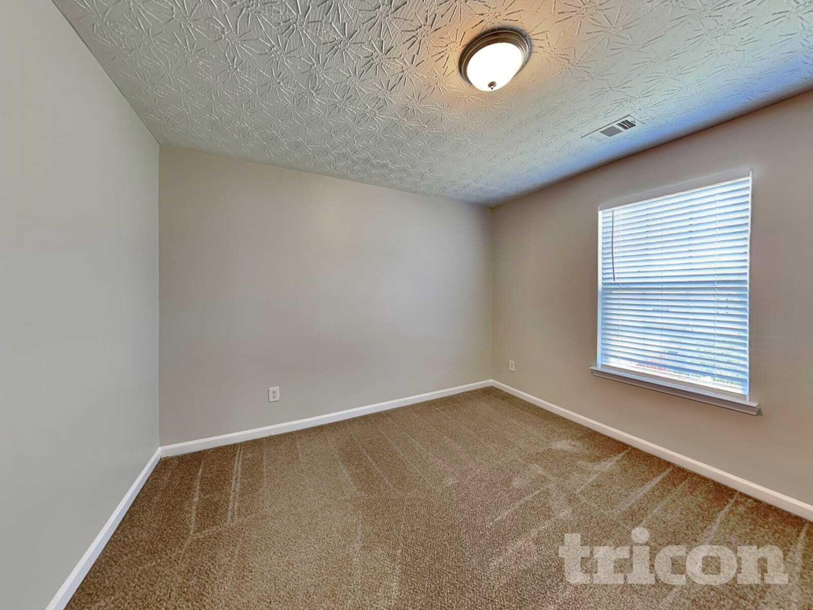 Building Photo - 305 Sarasota Ln