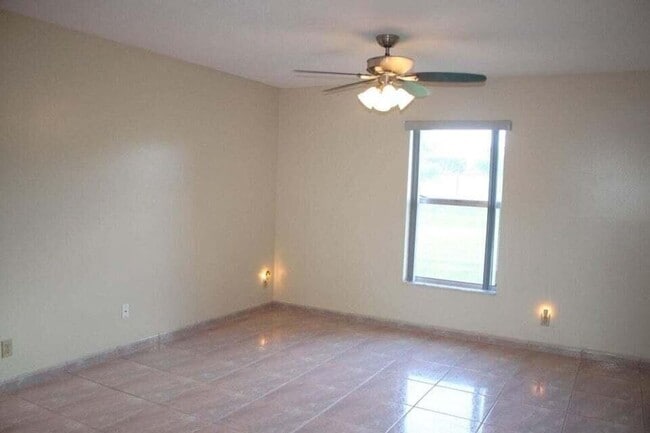 Building Photo - 221 Bilbao St