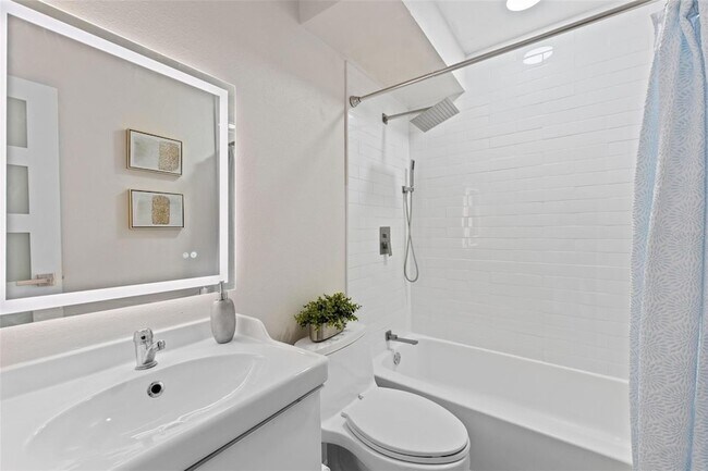 Building Photo - 3206 W Azeele St
