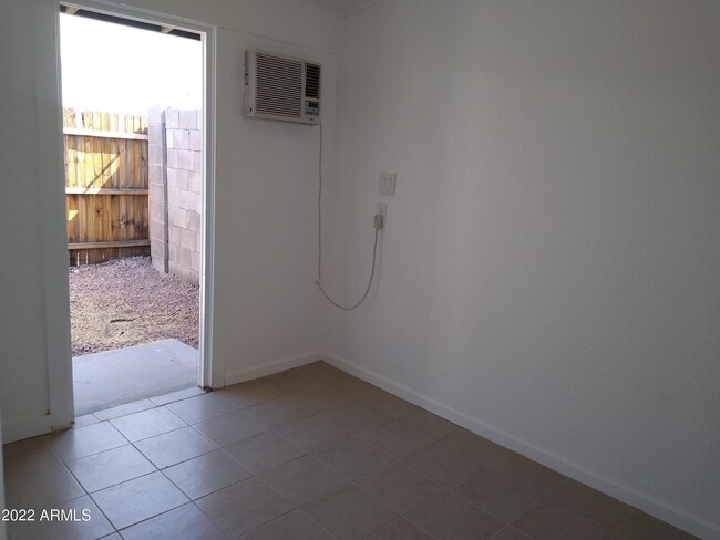 Building Photo - 1627 E Pinchot Ave