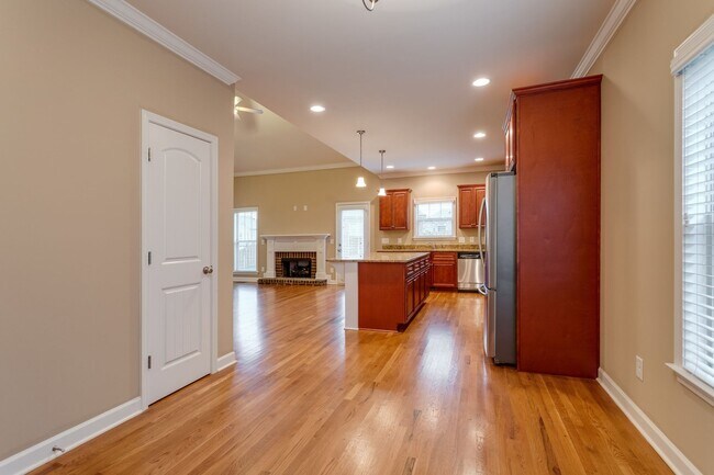 Building Photo - 4-Bed/3-Bath with Bonus Rm. in Spring Hill!
