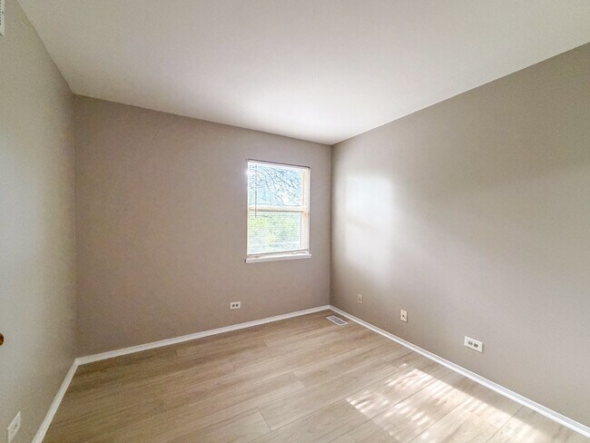 Building Photo - 2615 Oakshire Ct