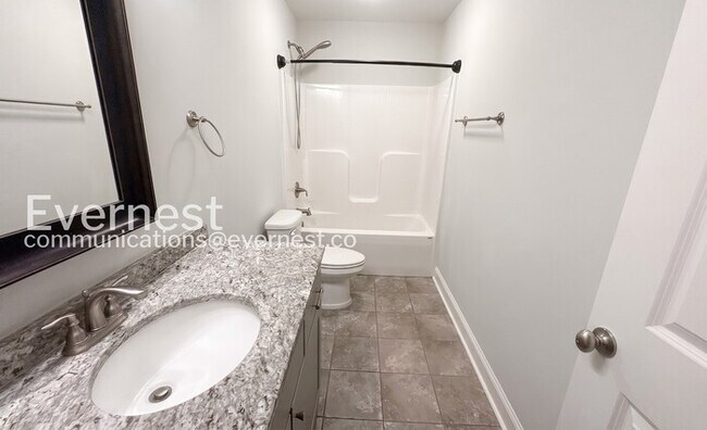 Building Photo - 4-Bed/2.5-Bath/Pet Friendly/Available Now!