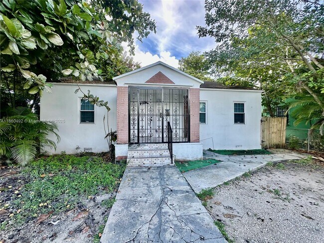 Building Photo - 1250 NW 43rd St