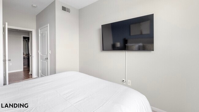 Building Photo - 14807 Woodland Hills Dr