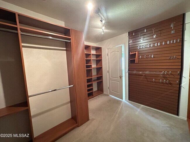 Building Photo - 1077 W Sea Star Dr