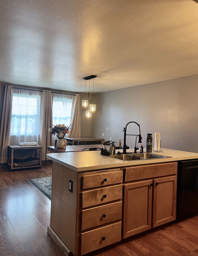 Building Photo - 122 Goldfish Farm Rd SE