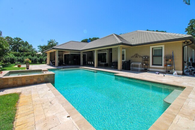 Building Photo - ** THE MOORINGS ** SINGLE FAMILY HOME 3 PL...