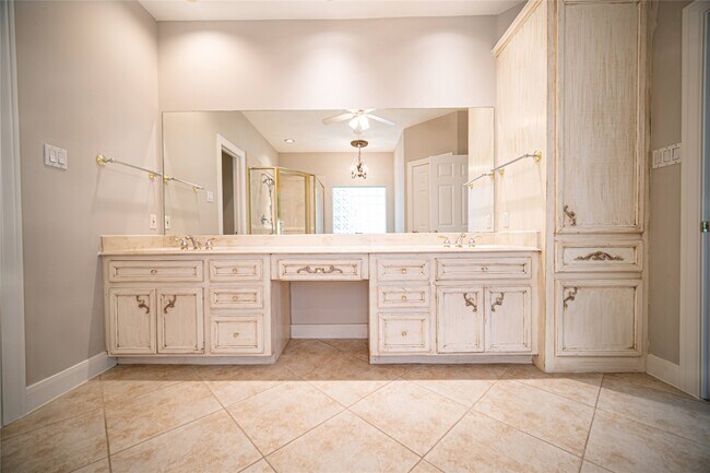 Building Photo - 4423 Lakeshore Forest Dr